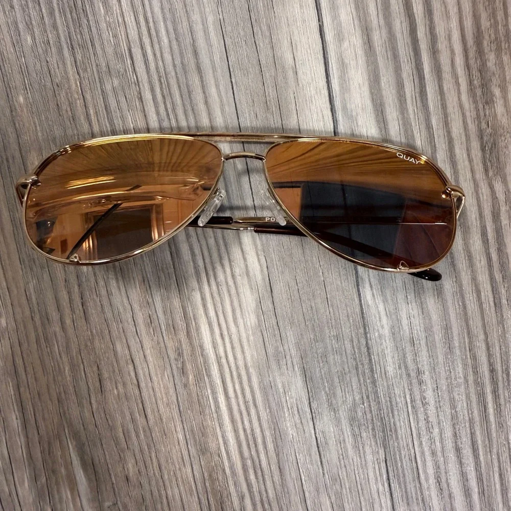 Quay Australia High Key Polarized Aviator Sunglasses Gold Black Fade 126